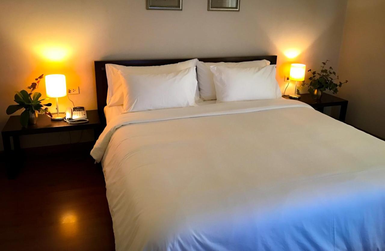 Siam Bright Suite Bangkok Exterior foto