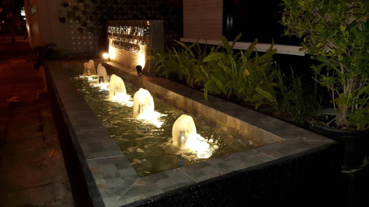 Siam Bright Suite Bangkok Exterior foto